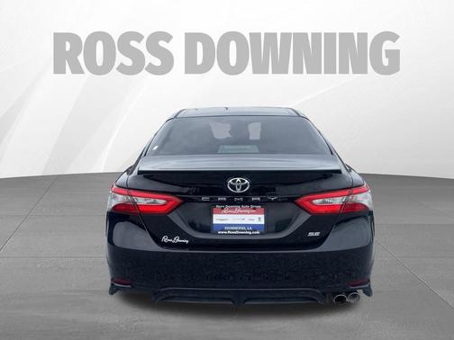 Midnight Black Metallic 2018 Toyota Camry SE
