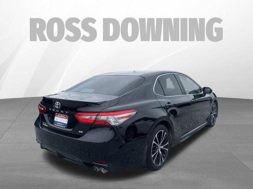 Midnight Black Metallic 2018 Toyota Camry SE