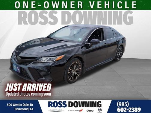 Midnight Black Metallic 2018 Toyota Camry SE