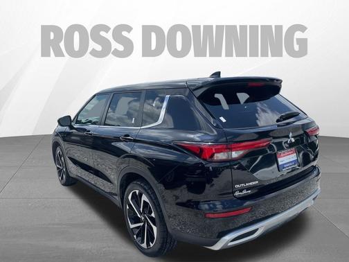 Labrador Black Pearl 2022 Mitsubishi Outlander SE S-AWC