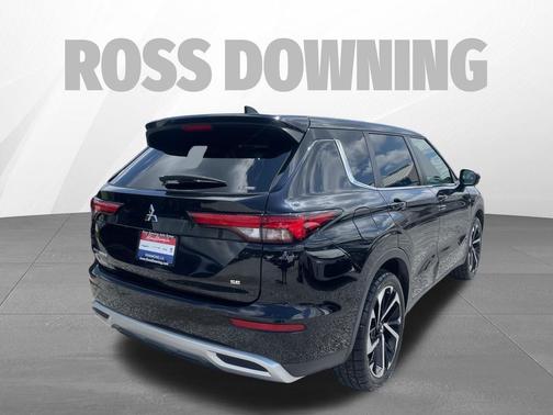 Labrador Black Pearl 2022 Mitsubishi Outlander SE S-AWC