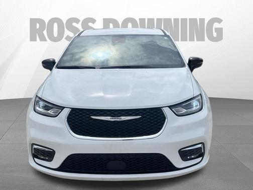 Bright White Clearcoat 2025 Chrysler Pacifica L