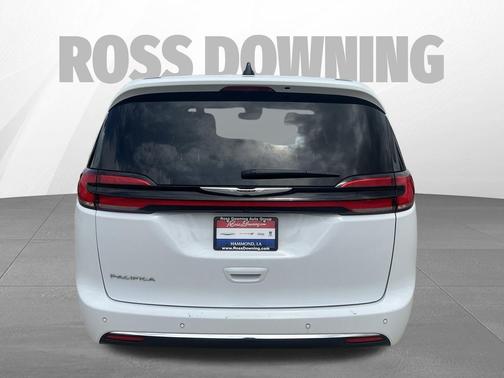Bright White Clearcoat 2025 Chrysler Pacifica L