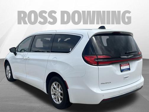 Bright White Clearcoat 2025 Chrysler Pacifica L