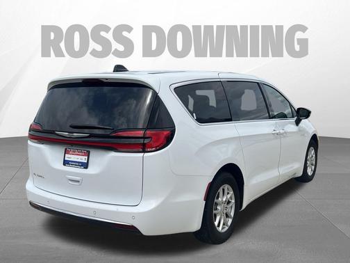 Bright White Clearcoat 2025 Chrysler Pacifica L
