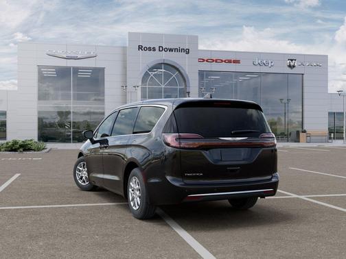 Diamond Black Crystal Pearlcoat 2026 Chrysler Pacifica L