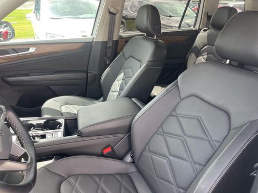 Everest White Pearl 2024 Nissan Rogue SV
