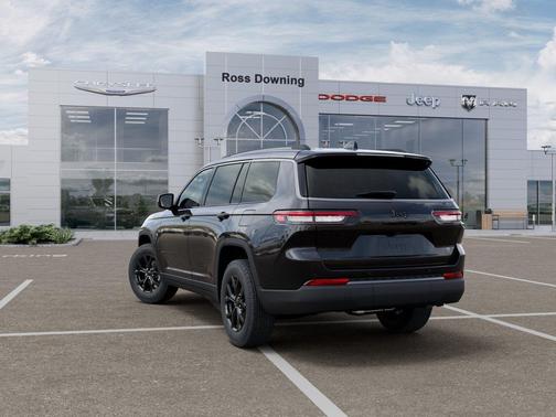 Diamond Black Crystal Pearlcoat 2026 Jeep Grand Cherokee L Altitude