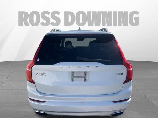 2017 Volvo XC90 T6 Momentum