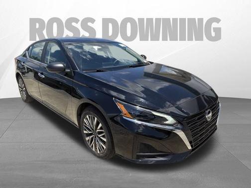 Super Black Clearcoat 2025 Nissan Altima 2.5 SV
