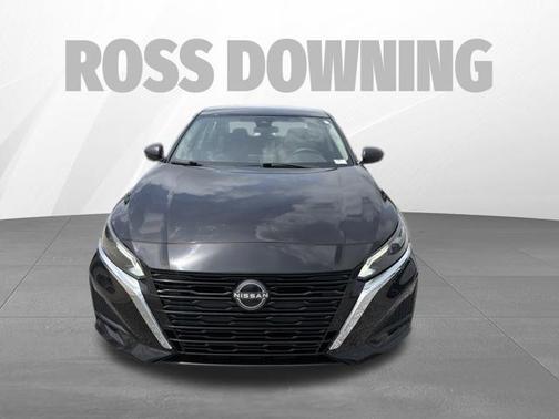 Super Black Clearcoat 2025 Nissan Altima 2.5 SV