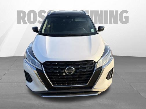 Aspen White/Super Black 2021 Nissan Kicks SV