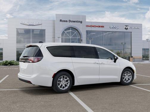 Bright White Clearcoat 2027 Chrysler Pacifica LX