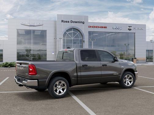 Granite Crystal Metallic Clearcoat 2026 RAM 1500 Big Horn/Lone Star