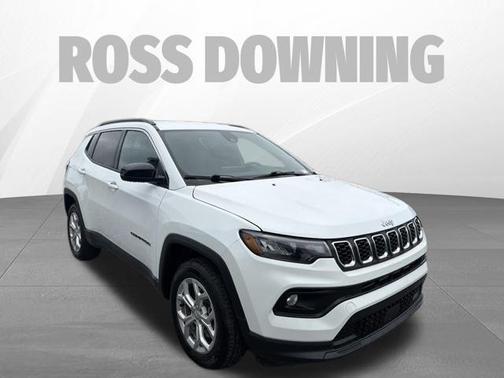 Bright White Clearcoat 2024 Jeep Compass Latitude