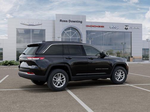 Diamond Black Crystal Pearlcoat 2026 Jeep Grand Cherokee Altitude