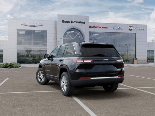 Diamond Black Crystal Pearlcoat 2026 Jeep Grand Cherokee Altitude