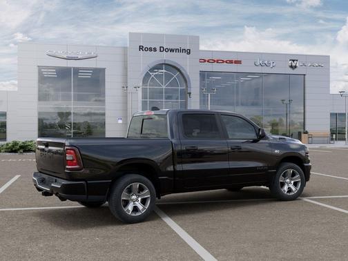 Diamond Black Crystal Pearlcoat 2026 RAM 1500 Express