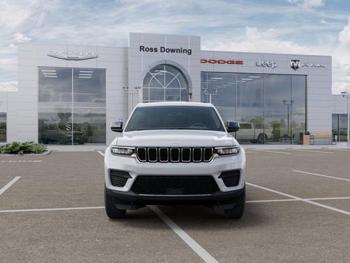 Bright White Clearcoat 2026 Jeep Grand Cherokee Laredo