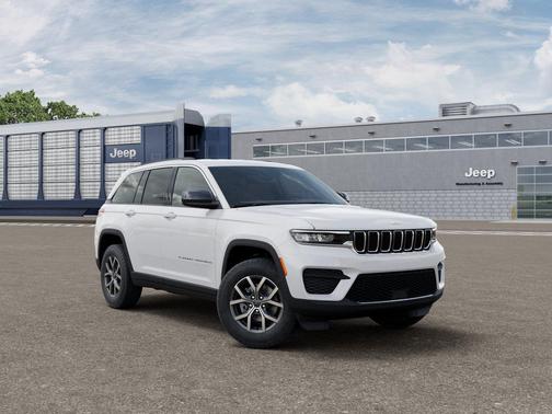 Bright White Clearcoat 2027 Jeep Grand Cherokee Laredo