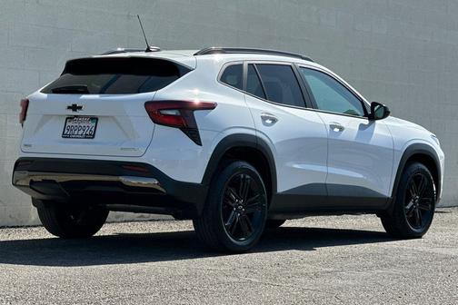 Summit White 2025 Chevrolet Trax FWD ACTIV