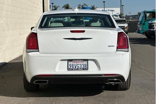 2022 Chrysler 300 Touring