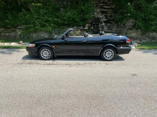 2000 Saab 9-3 Base w/Black Top (A4)