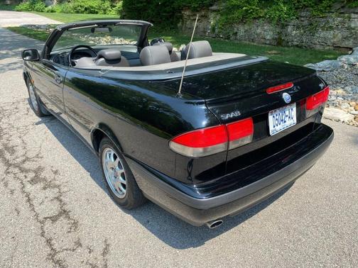2000 Saab 9-3 Base w/Black Top (A4)