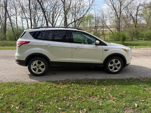 White 2013 Ford Escape SE