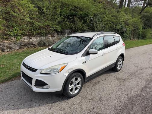 White 2013 Ford Escape SE