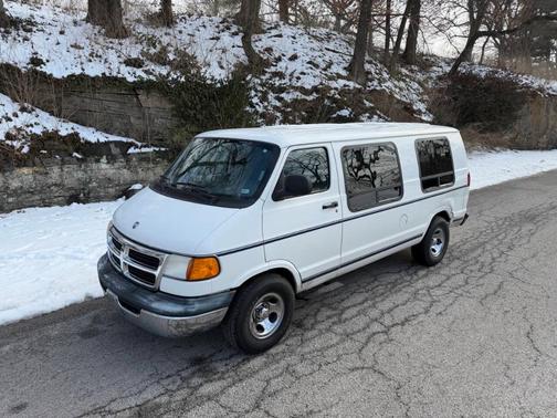 1998 Dodge Ram Van B1500