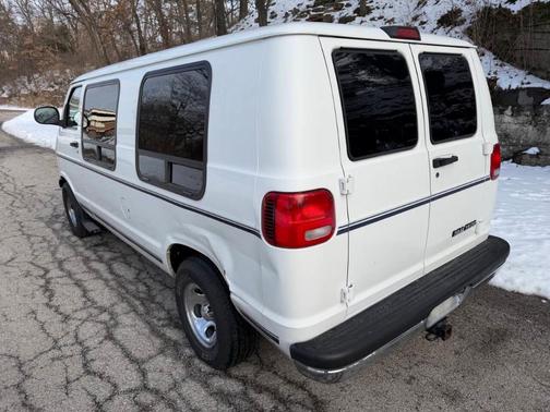 1998 Dodge Ram Van B1500