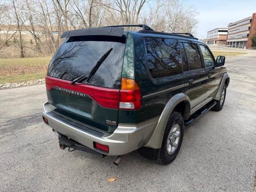 1999 Mitsubishi Montero Sport XLS