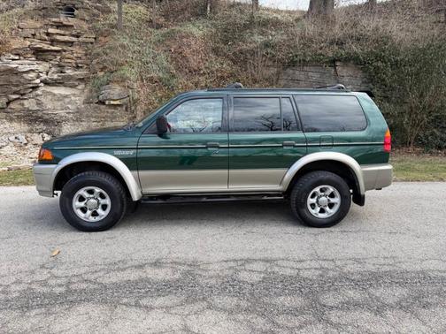 1999 Mitsubishi Montero Sport XLS