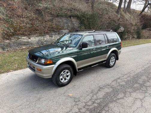 1999 Mitsubishi Montero Sport XLS