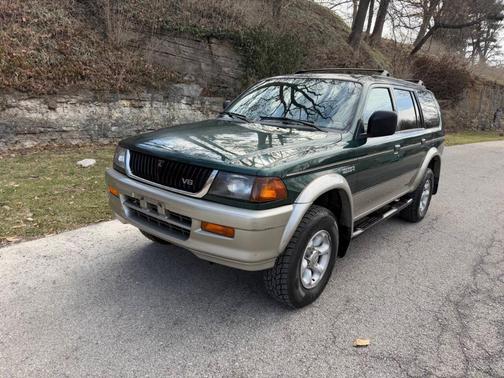 1999 Mitsubishi Montero Sport XLS