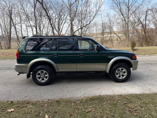 1999 Mitsubishi Montero Sport XLS
