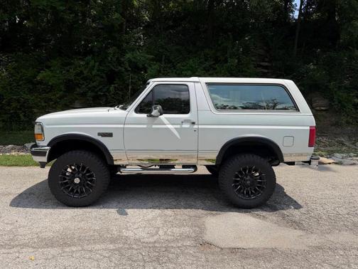 White 1993 Ford Bronco XLT