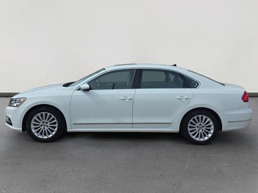 Pure White 2016 Volkswagen Passat 1.8T SE