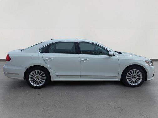 Pure White 2016 Volkswagen Passat 1.8T SE