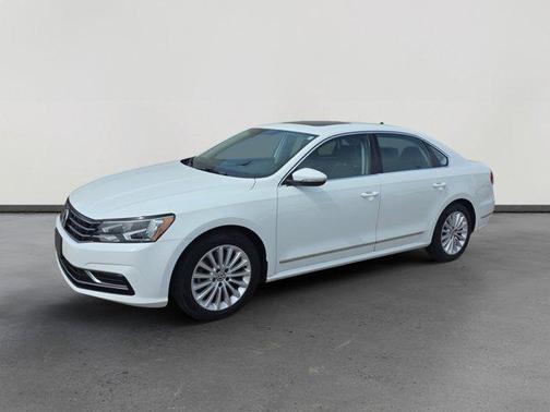 Pure White 2016 Volkswagen Passat 1.8T SE