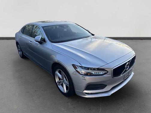 2018 Volvo S90 T5 Momentum