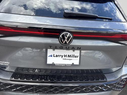 2025 Volkswagen Tiguan 2.0T SE R-Line Black