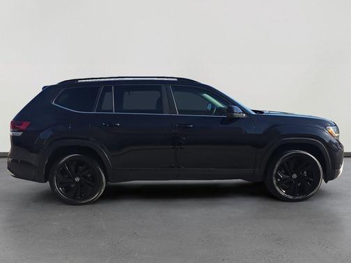 Deep Black 2023 Volkswagen Atlas 3.6L SE w/Technology