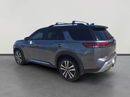Gun Metallic/Super Black 2022 Nissan Pathfinder Platinum
