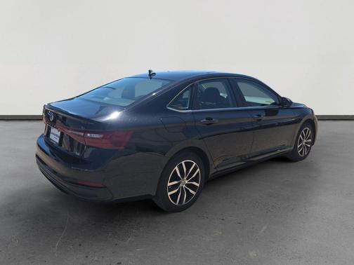 Deep Black Pearl 2025 Volkswagen Jetta 1.4T SE