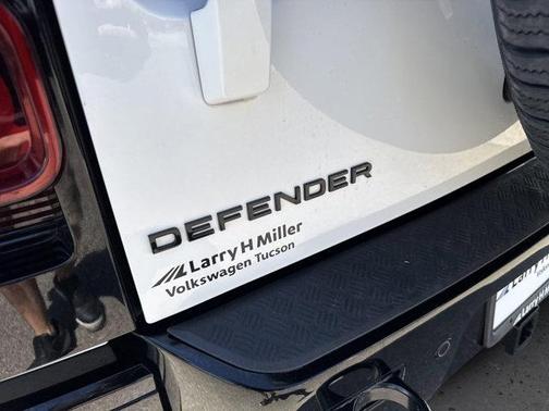 2024 Land Rover Defender X-Dynamic SE