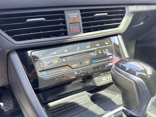 Platinum Gray Metallic 2026 Volkswagen Jetta 1.4T SE