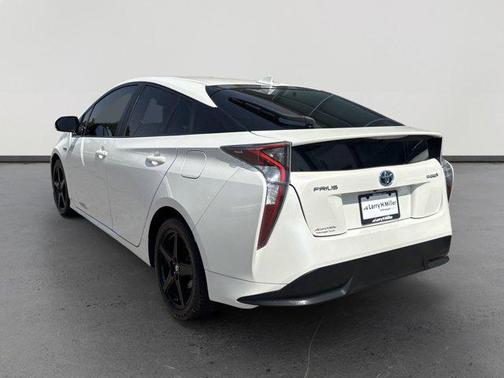 2016 Toyota Prius Three Touring