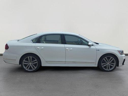Pure White 2017 Volkswagen Passat 1.8T R-Line w/Comfort